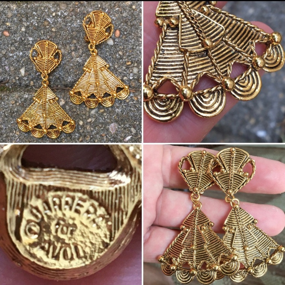 Signed Jose Barrera for AVON Goldtone Dangle Egyptian Revival ClipOn Earrings